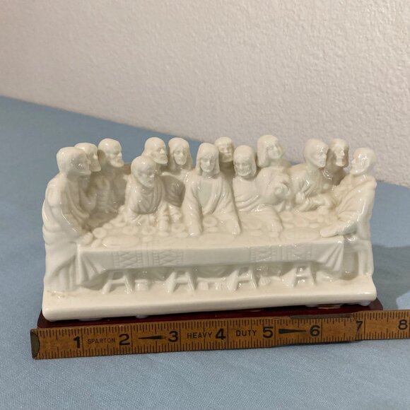 Ceramic Last Supper Figurine With Wooden Base - Picture 6 of 6